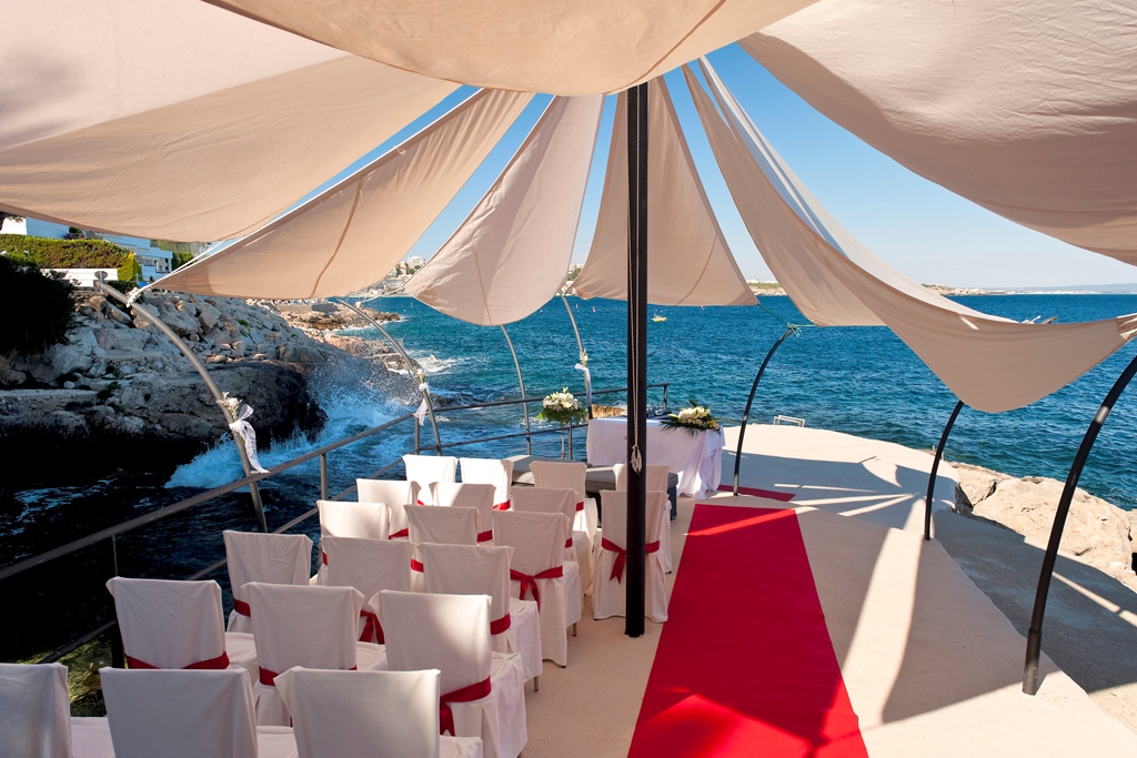 The Ultimate Guide To Beach Wedding Destinations in Spain. Photo Hotel Barcelo Illetas Albatros