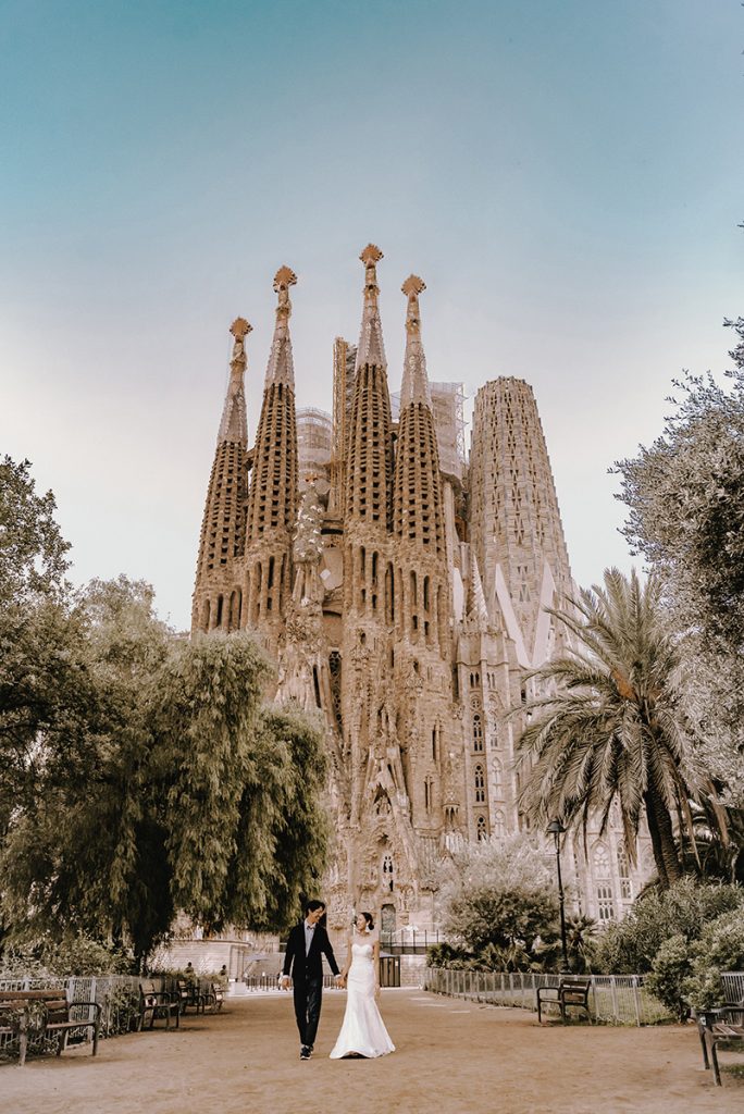 4 Romantic things to do in Barcelona on your honeymoon. Photo by Dimitri