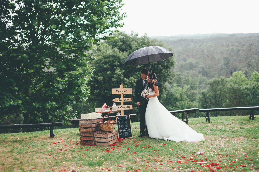 How to incorporate different cultures in a destination wedding. Photo by Jordi Tudela.