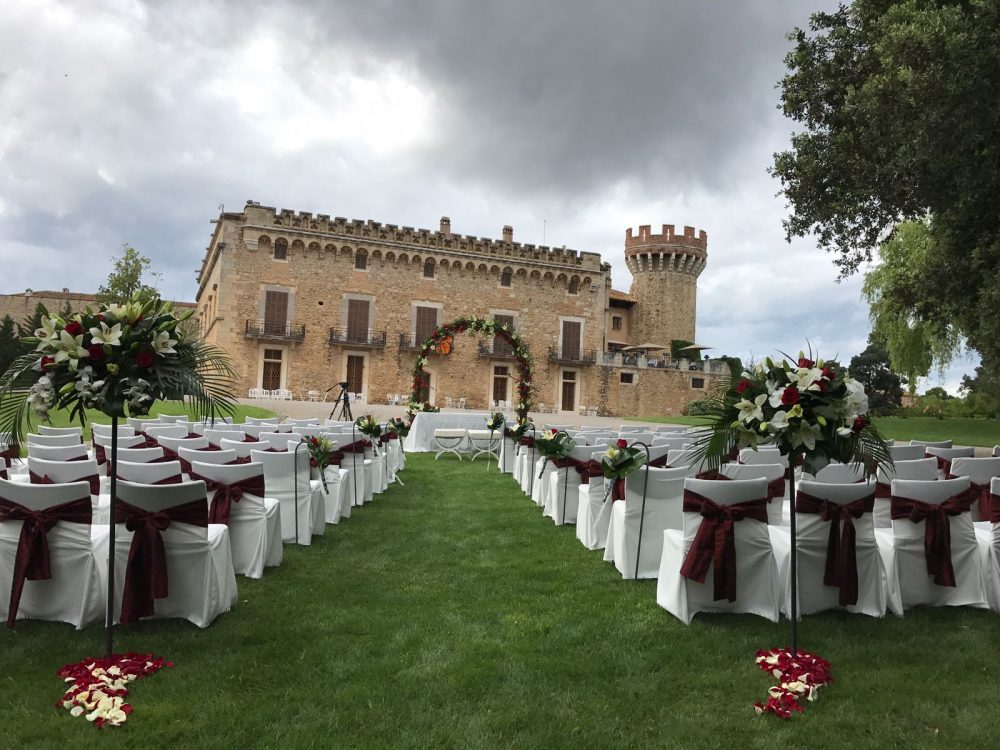 Destination wedding countdown calendar. Photo by Castillo de Perelada