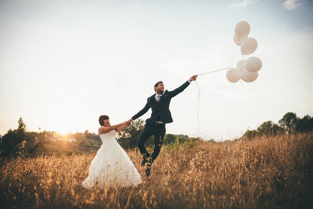 5 Tips for planning a wedding with a long-distance fiancee. Photo by Jordi Tudela