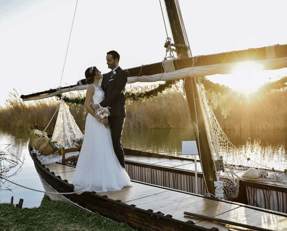 Unique Wedding Packages in Spain. Photo by Lakeside wedding in Valencia