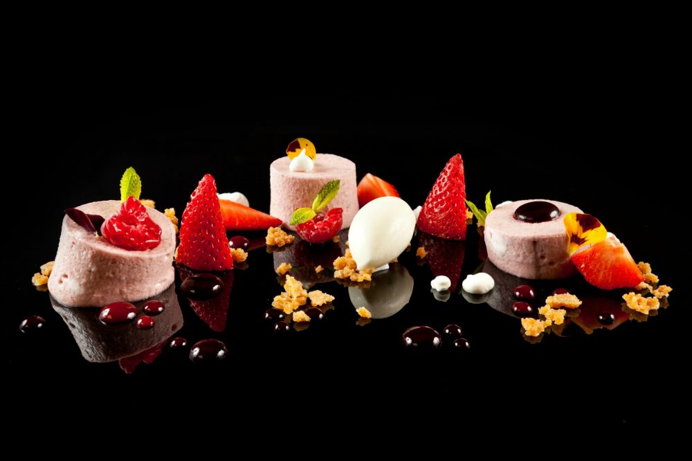 How much dessert do you really need to order for your wedding_Photo by Martin Berasategui