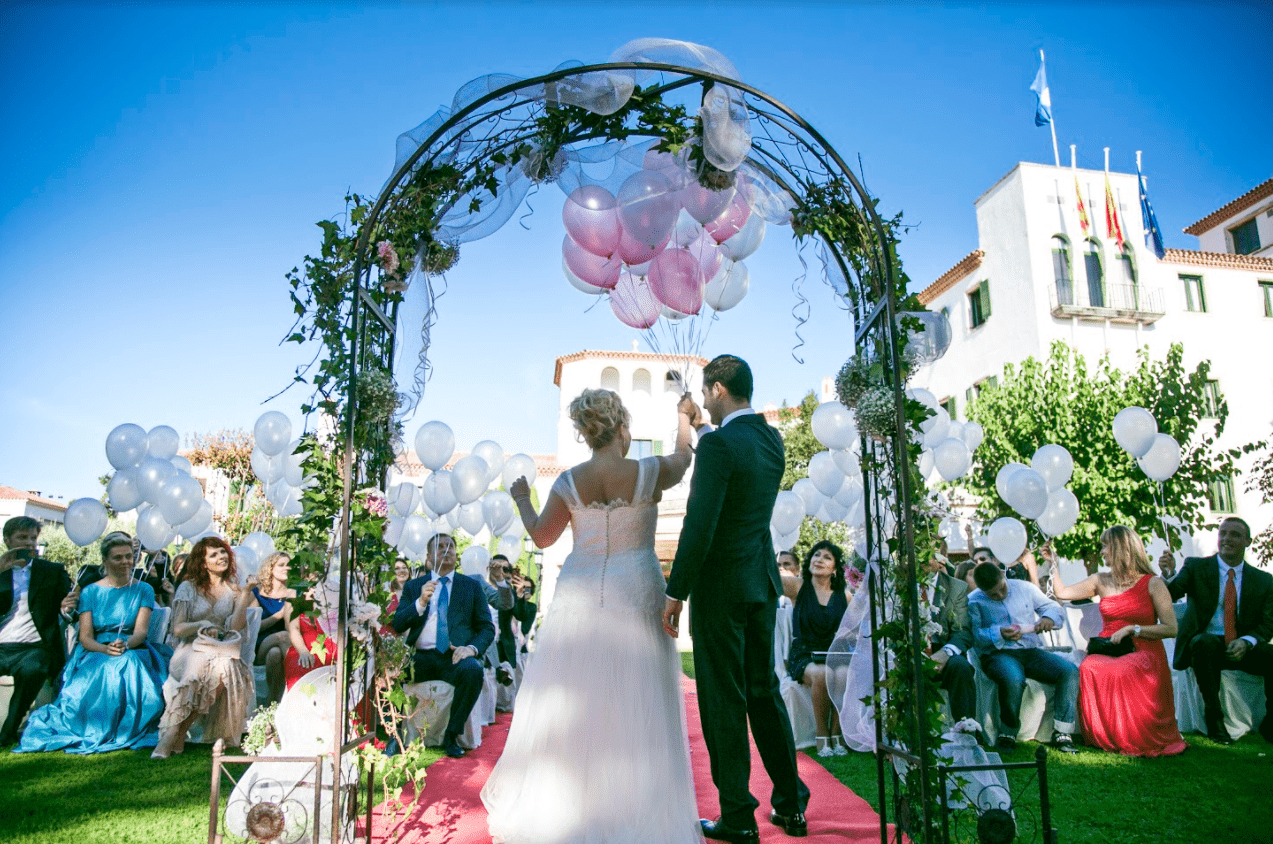 6 Tips for choosing the first and the last song for your wedding.