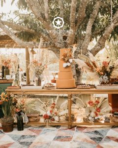 How to Style Your Wedding Cake Table