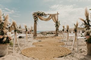 Intimate ceremony surrounded by cliffs, sea breeze and endless horizon on Calafat beach.